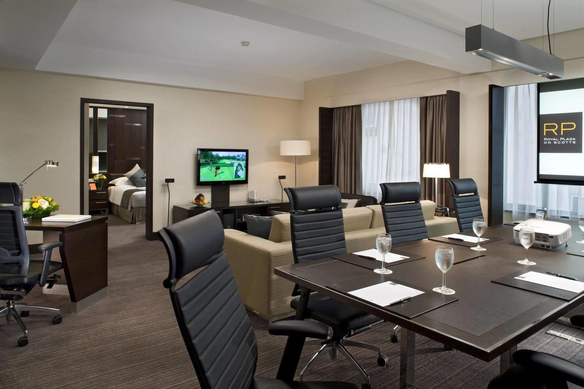 Royal Plaza On Scotts 5* Singapur